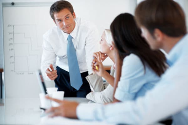 Umowa o świadczenie usług zarządzania – na jakich zasadach liczyć okres zasiłkowy rozpoczęty w 2021 roku