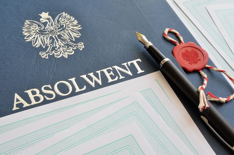 Absolwent studiów – składki ZUS w czasie wakacji